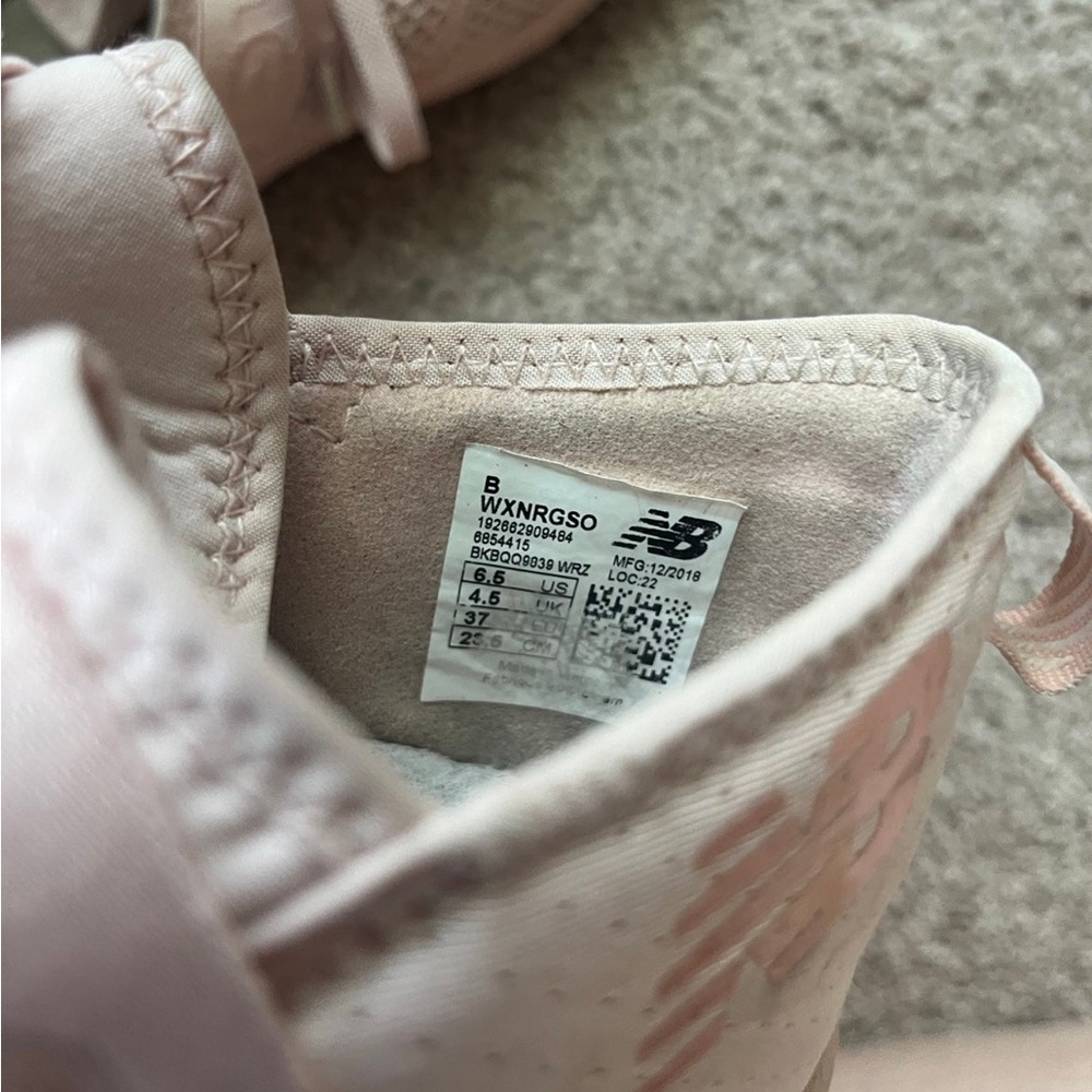 Pink new balance sneakers - Picture 6 of 6